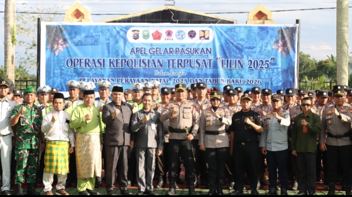 Apel Gelar Pasukan Ops Lilin 2025 Digelar di Mapolres Siak, Kapolres Tegaskan Komitmen Pelayanan Nataru Aman dan Humanis Oplus_16908288
