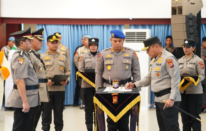 Dilantik Kapolda Irjen Herry Heryawan, Ini Daftar Pejabat Baru Polda Riau Oplus_16908288