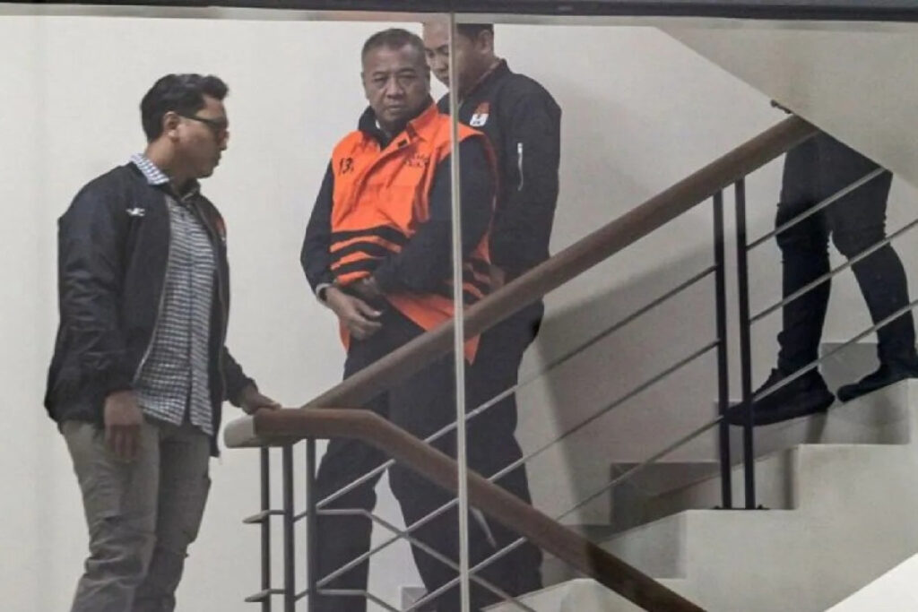 bupati-tulungagung-gatut-sunu-wibowo-tengah-mengenakan-rompi-3qz0