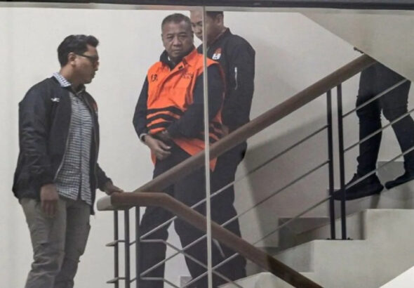 bupati-tulungagung-gatut-sunu-wibowo-tengah-mengenakan-rompi-3qz0